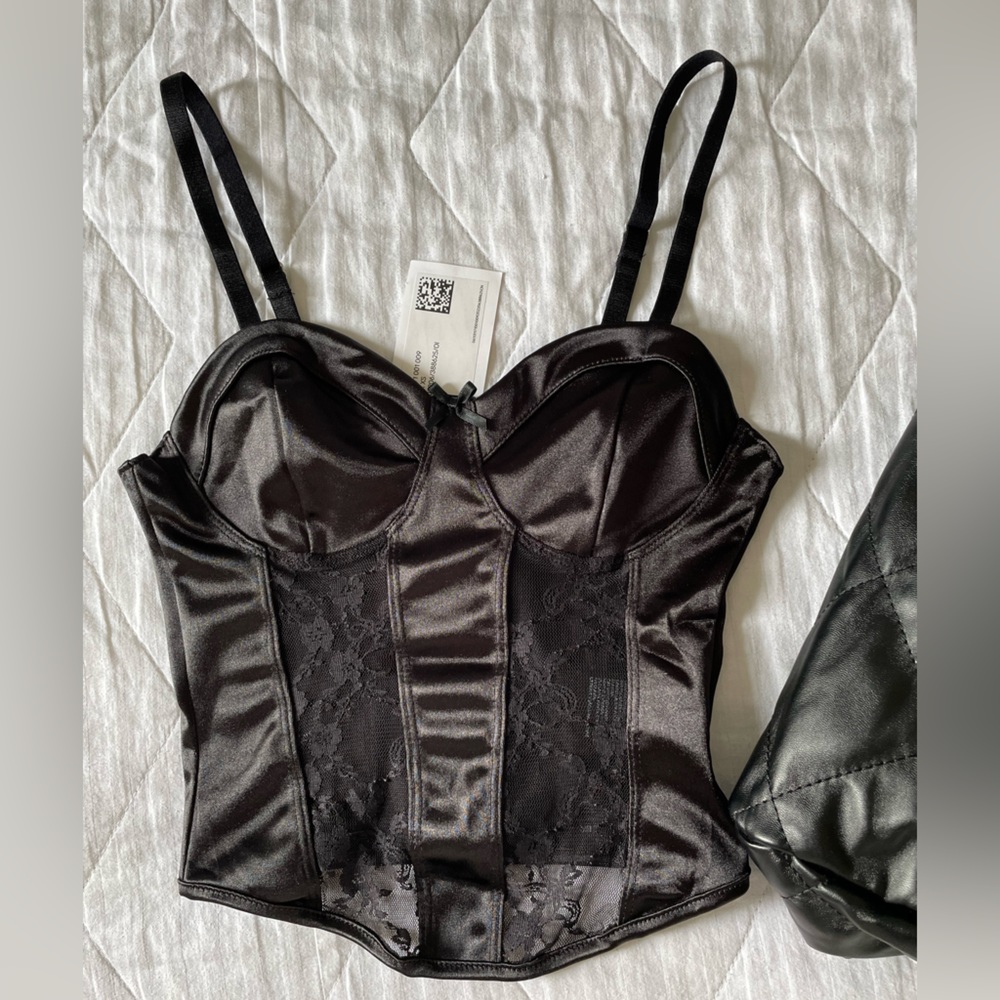 Bombshell 💣H&M satin bustier top😍 Size:xs •Fabric:Satin •Colour:black - Picture 3 of 7